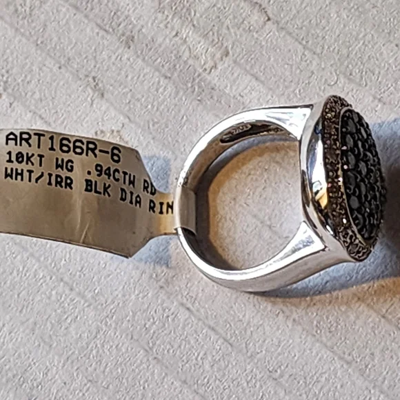 10k karat white gold black and clear diamond ring size 6 retails for ove… - Picture 4 of 7